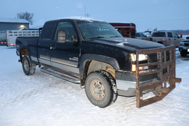 Image of Chevrolet 2500 equipment image 2