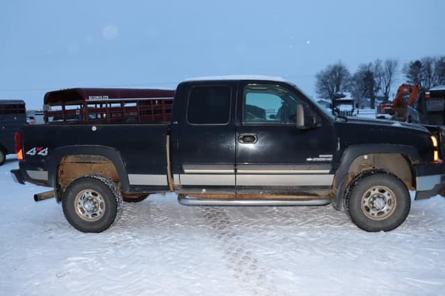 Image of Chevrolet 2500 equipment image 3