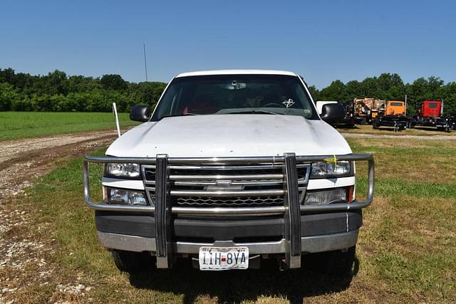 Image of Chevrolet 2500 equipment image 3