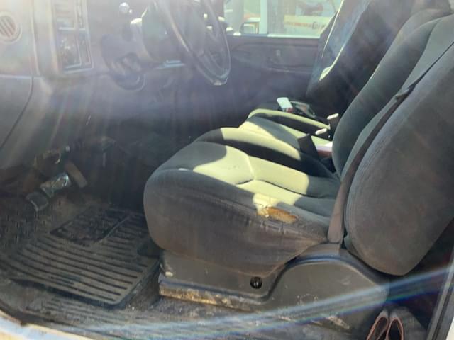 Image of Chevrolet 2500HD equipment image 4