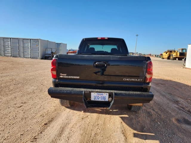 Image of Chevrolet 2500HD equipment image 3