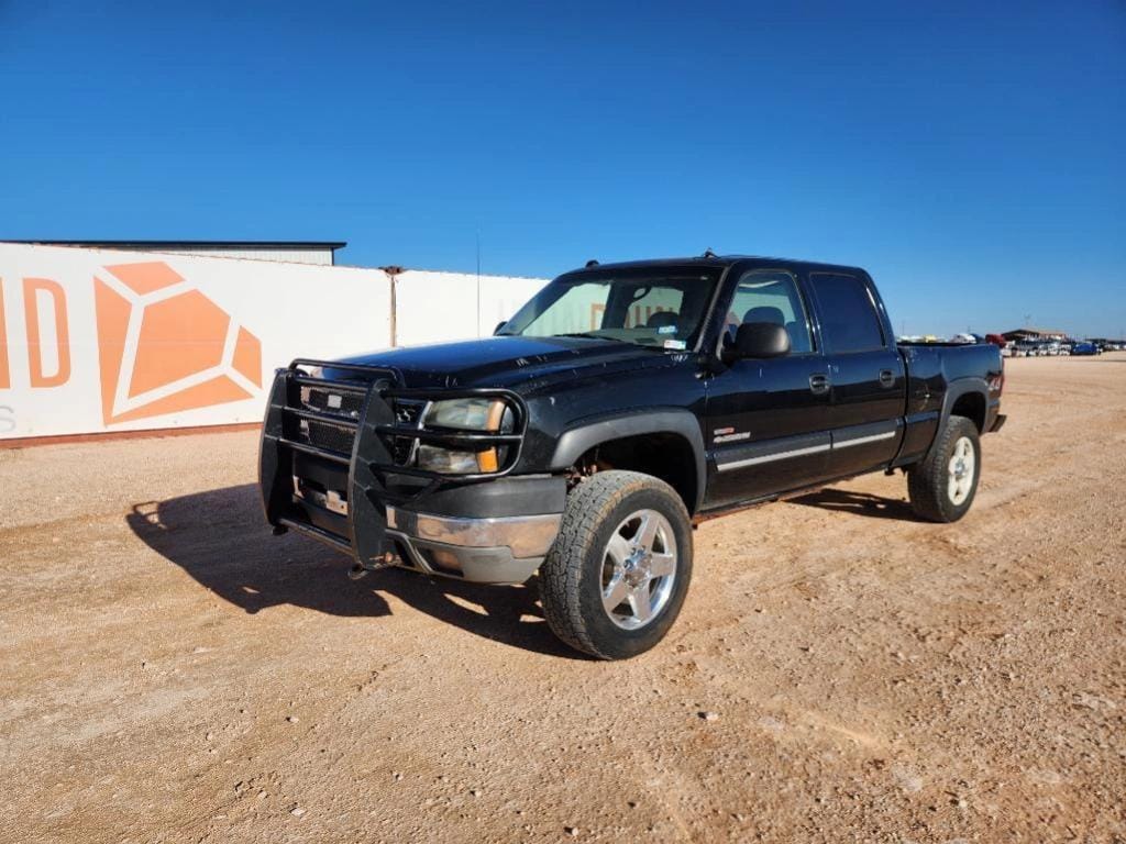 2005 Chevrolet 2500HD Equipment Image0