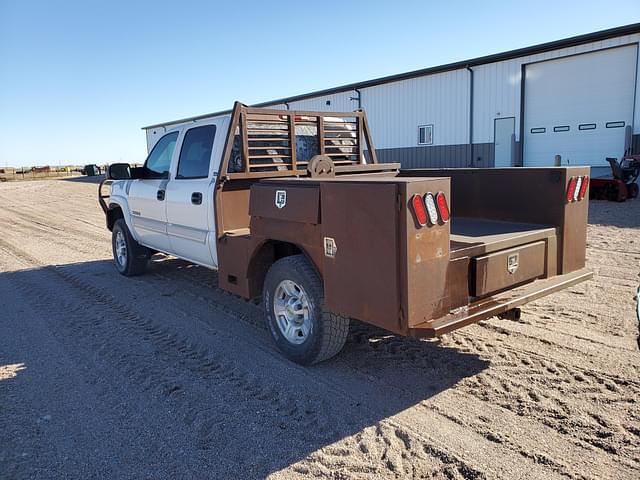 Image of Chevrolet 2500HD equipment image 3