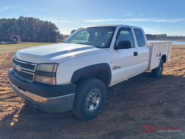 Image of Chevrolet 2500HD equipment image 3