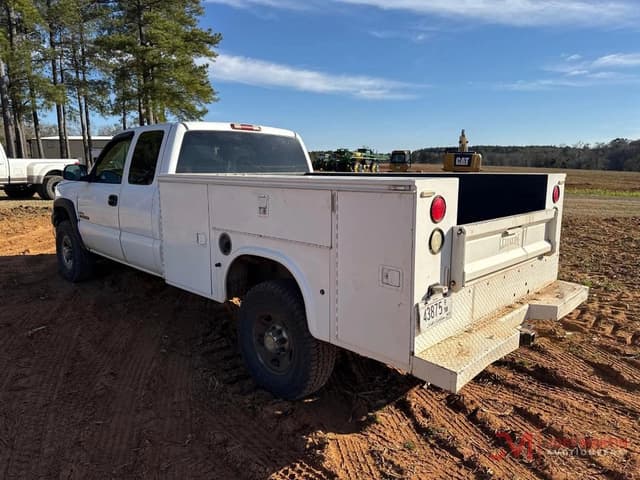 Image of Chevrolet 2500HD equipment image 2