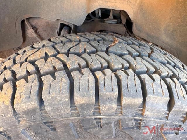 Image of Chevrolet 2500HD equipment image 4