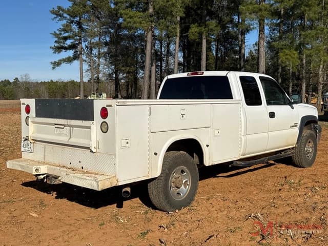 Image of Chevrolet 2500HD equipment image 1