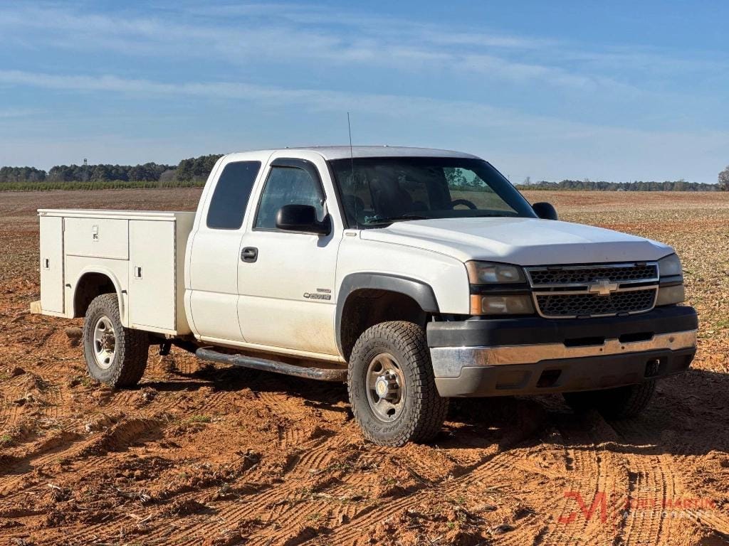 2005 Chevrolet 2500HD Equipment Image0