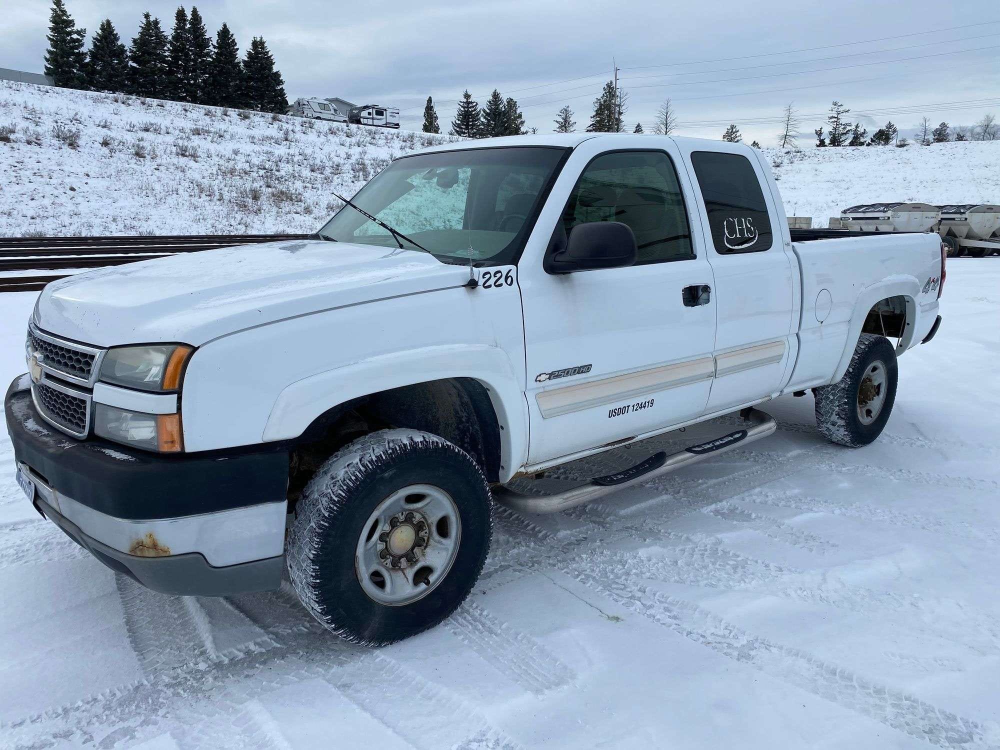 2005 Chevrolet 2500HD Equipment Image0