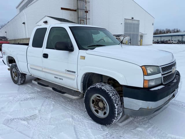 Image of Chevrolet 2500HD equipment image 2