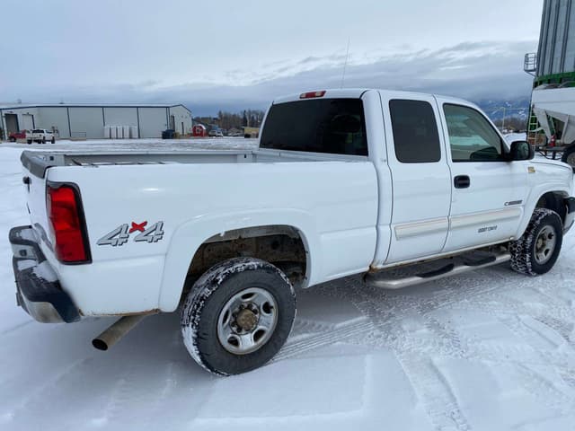 Image of Chevrolet 2500HD equipment image 4