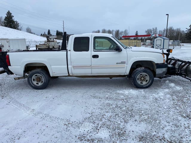 Image of Chevrolet 2500HD equipment image 3