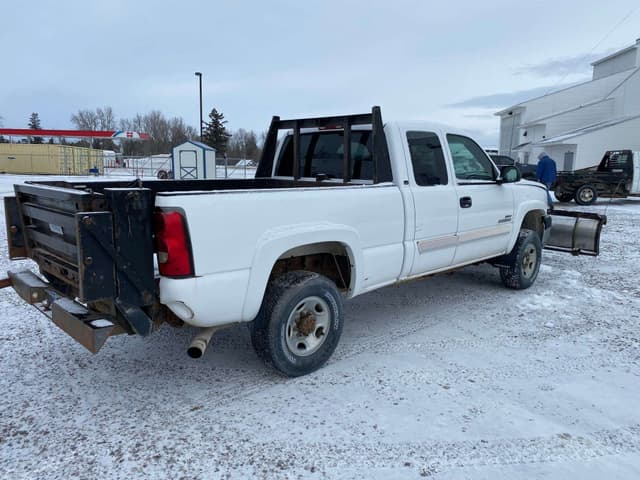 Image of Chevrolet 2500HD equipment image 4