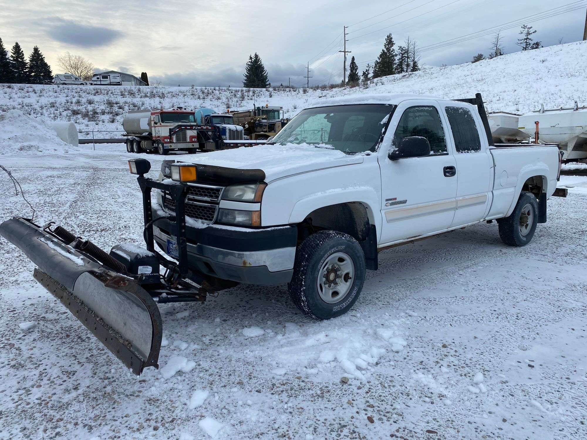 2005 Chevrolet 2500HD Equipment Image0