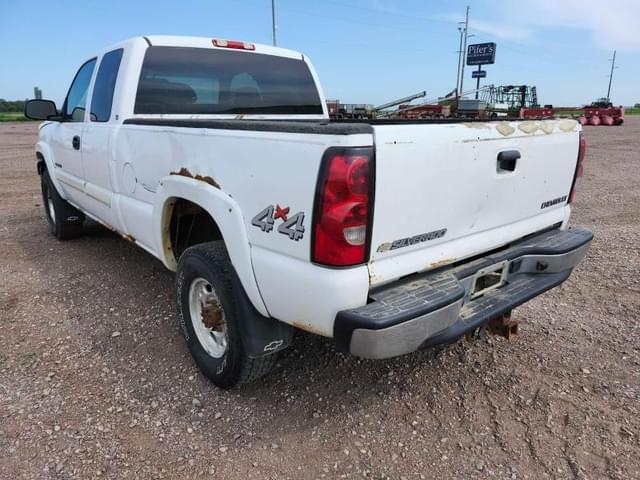 Image of Chevrolet 2500 equipment image 3