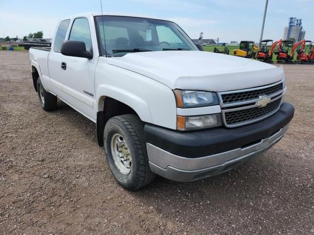 Image of Chevrolet 2500 equipment image 1