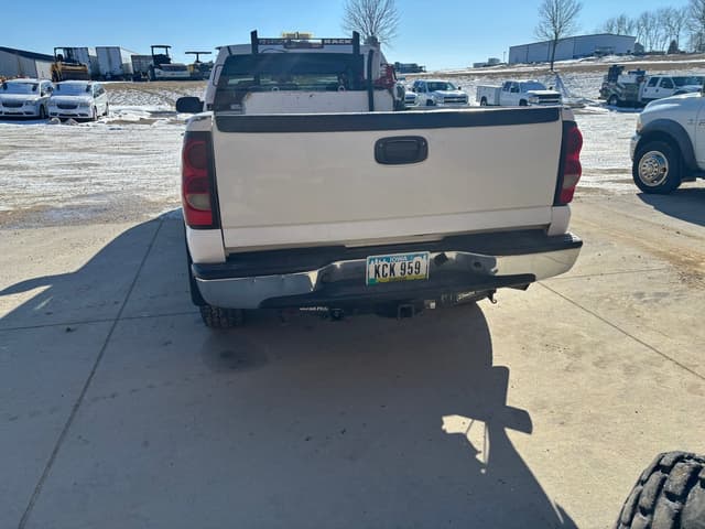 Image of Chevrolet 2500 equipment image 2