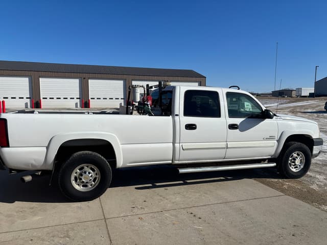 Image of Chevrolet 2500 equipment image 4