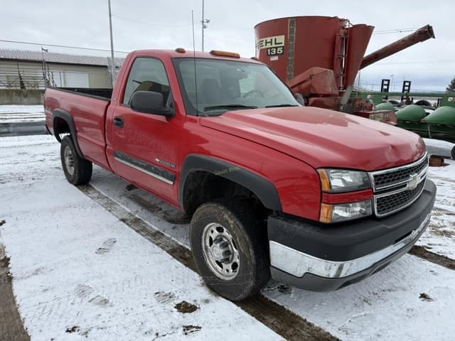 Image of Chevrolet 2500 equipment image 4