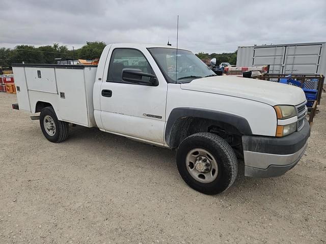 Image of Chevrolet 2500 equipment image 3