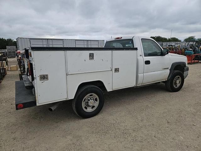 Image of Chevrolet 2500 equipment image 4