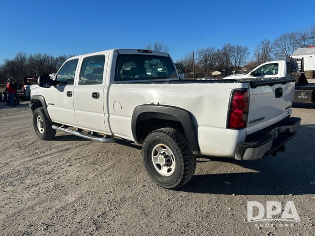 Image of Chevrolet 2500HD equipment image 3