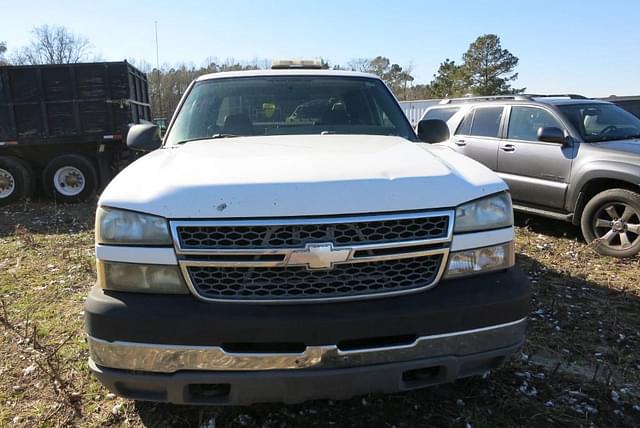 Image of Chevrolet 2500HD equipment image 1