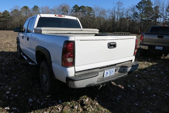 Image of Chevrolet 2500HD equipment image 3