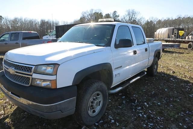 Image of Chevrolet 2500HD equipment image 2