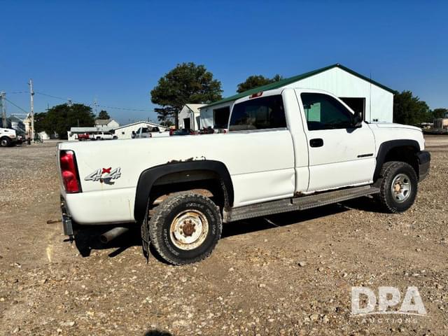 Image of Chevrolet 2500HD equipment image 3