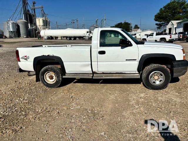Image of Chevrolet 2500HD equipment image 2