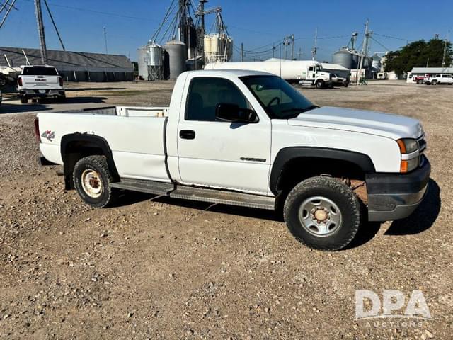 Image of Chevrolet 2500HD equipment image 1