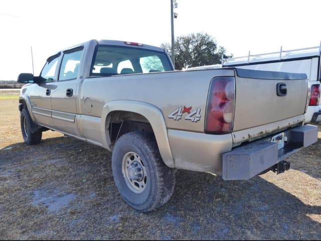 Image of Chevrolet 2500HD equipment image 2