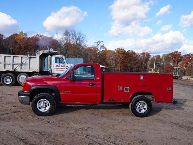 Image of Chevrolet 2500HD equipment image 1