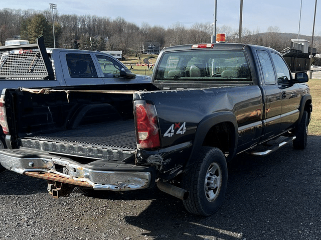 Image of Chevrolet 2500HD equipment image 3