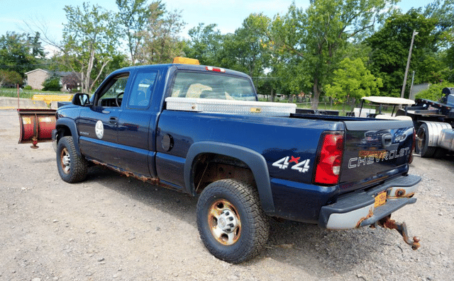 Image of Chevrolet 2500HD equipment image 3