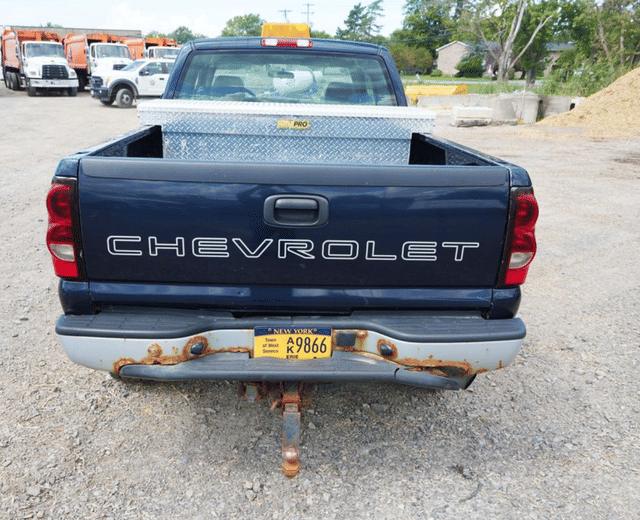Image of Chevrolet 2500HD equipment image 4
