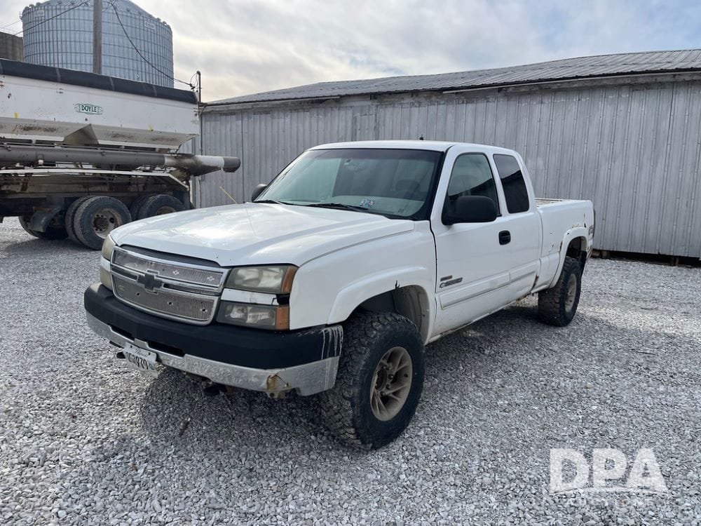 2005 Chevrolet 2500HD Equipment Image0