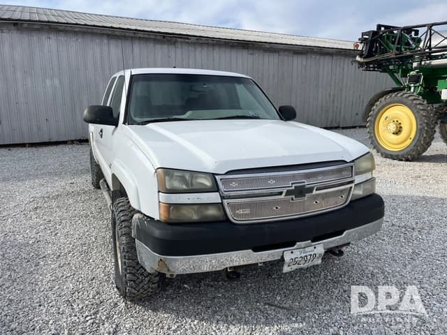 Image of Chevrolet 2500HD equipment image 3