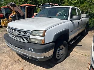 2005 Chevrolet 2500HD Equipment Image0