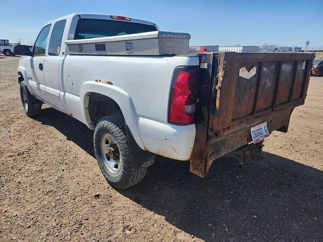 Image of Chevrolet 2500HD equipment image 3