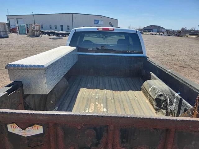 Image of Chevrolet 2500HD equipment image 4