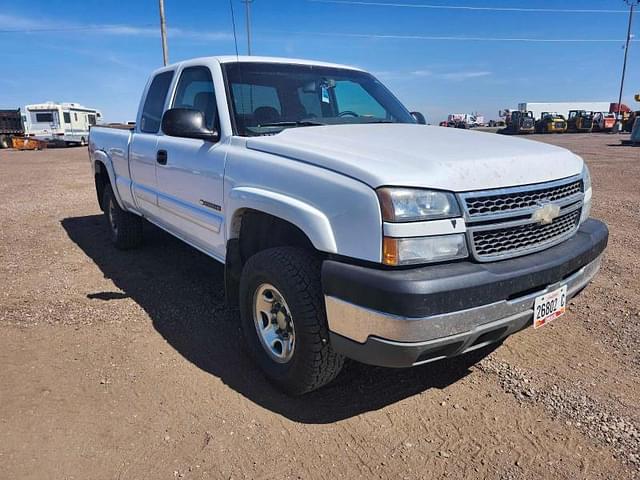 Image of Chevrolet 2500HD equipment image 1