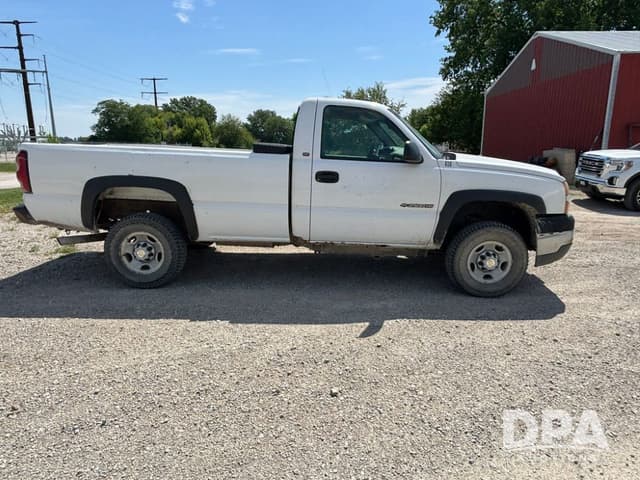 Image of Chevrolet 2500HD equipment image 2