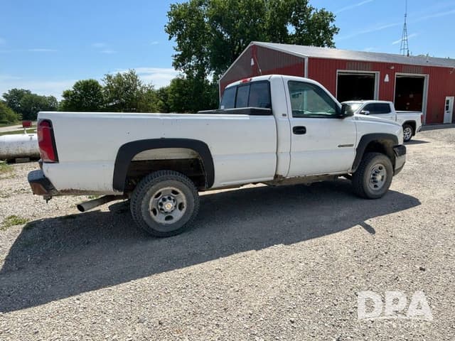 Image of Chevrolet 2500HD equipment image 3