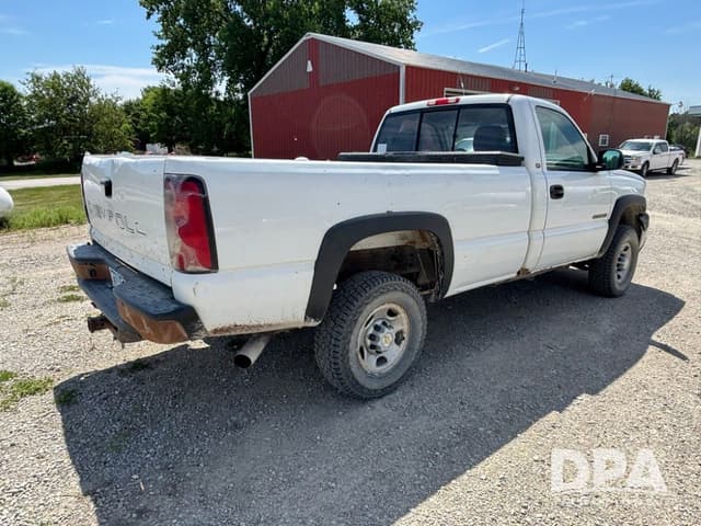 Image of Chevrolet 2500HD equipment image 4