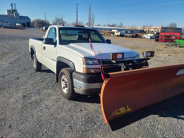 Image of Chevrolet 2500HD equipment image 1