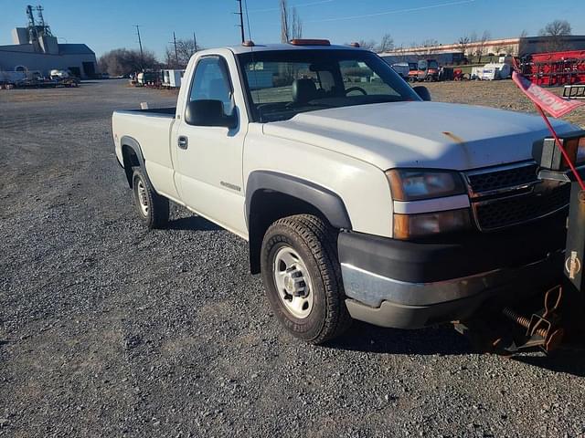 Image of Chevrolet 2500HD equipment image 2