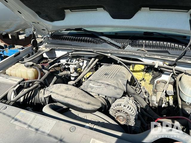 Image of Chevrolet 2500HD equipment image 2
