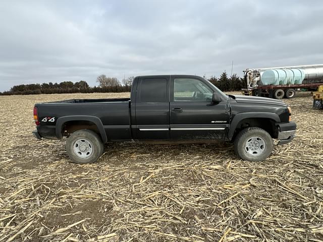 Image of Chevrolet 2500HD equipment image 3